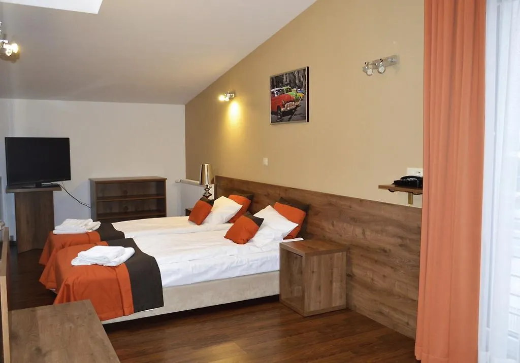 Hotel Ajax Janki 3*,